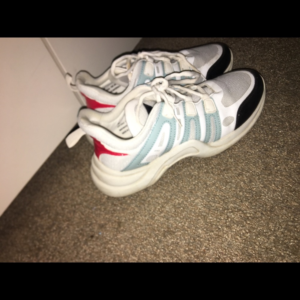 Sneakers - Picture 3 of 4